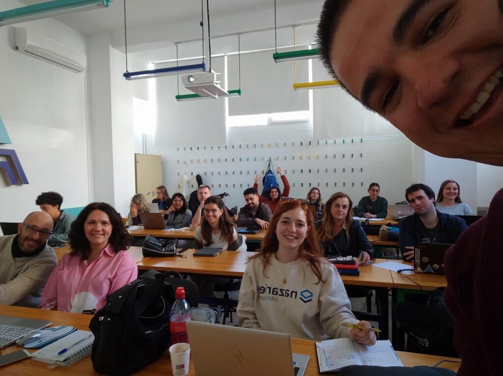 Selfie with all the attendees of the AI workshop for entrepreneurs in the background.